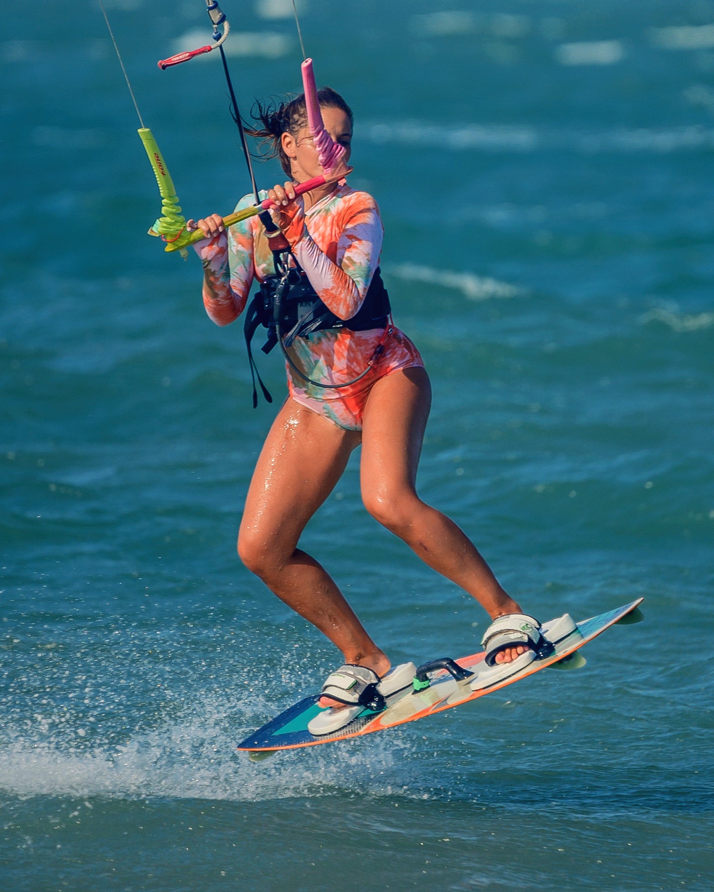 Body Gaya Lily Orange Tie para esportes aquáticos, beach wear, kite surf, natacao, SUP, paddleboard, stand up paddle, wakeboard, wind surf, remo, canoa havaiana, vaa, roupa feminina de praia, roupa de praia, maio, wet suit, lycra para surfe, protecao UV